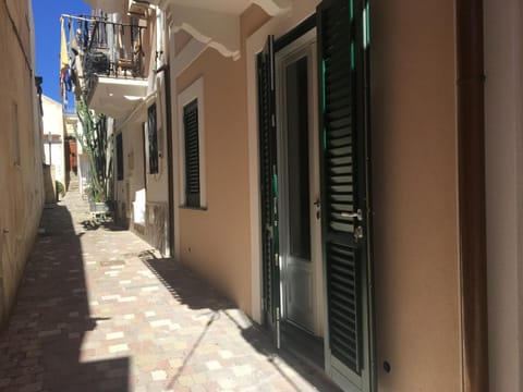 Property building, Photo of the whole room, Quiet street view