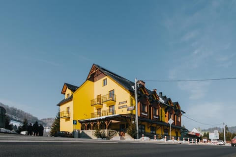 Property building, Restaurant/places to eat, Winter