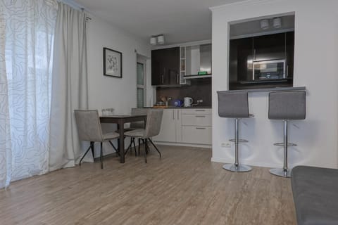 Dining area, kitchen