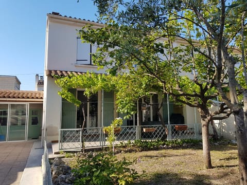Location maison Monteux Apartment in Provence-Alpes-Côte d'Azur