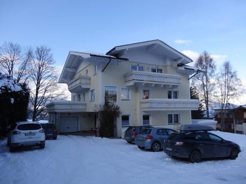 Haus Alpina Ski In & Ski Out House in Schladming