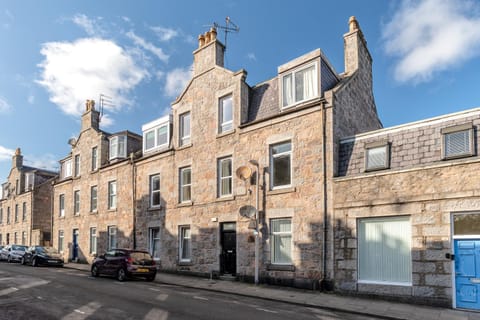 Property building, Neighbourhood