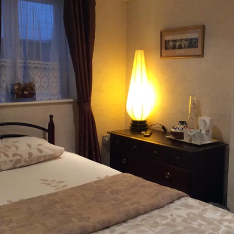 Hedley Villa Guest House Bed and Breakfast in Royal Leamington Spa