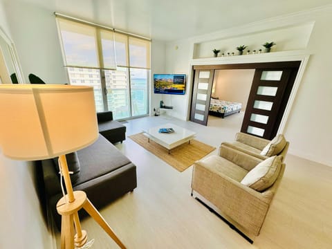 Miami Hollywood Incredible 2 Bedroom 2 Bathroom 005-22bmar Apartment in Hollywood Beach