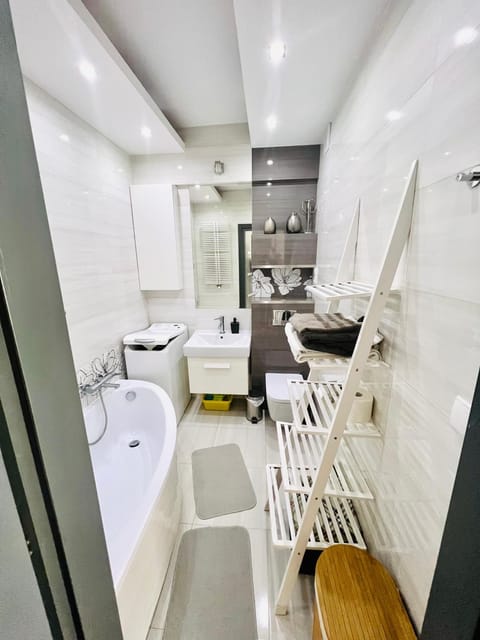 Toilet, Bathroom, Bath, washing machine