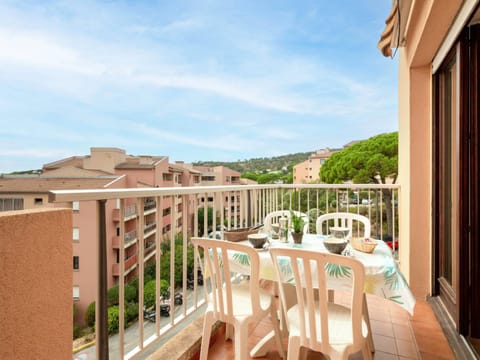 Apartment Les Pins Ensoleilles-6 by Interhome Apartment in Sainte-Maxime