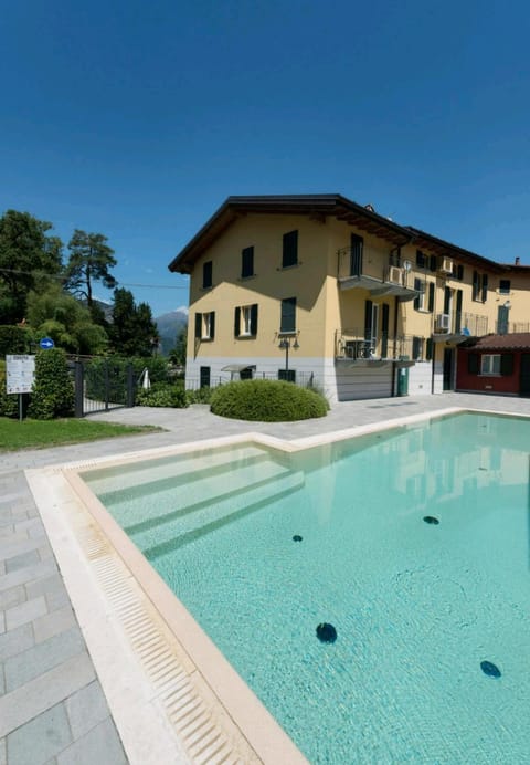 BELLAGIO DREAMS APT, pool, with private garden, near lake Condo in Bellagio