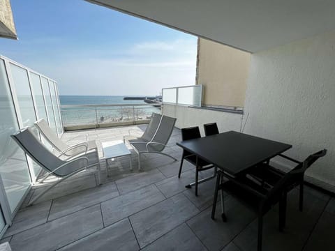 Quiberon - Appartement 2 pièces, grande terrasse face mer, parking, animaux acceptés - FR-1-478-119 Apartment in Quiberon