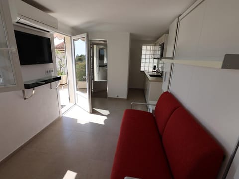 Charmant studio rénové avec terrasse, climatisation et WiFi gratuit - FR-1-196-166 Apartment in Roquebrune-Cap-Martin