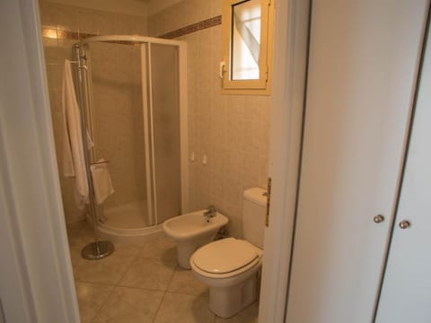 Petit 3P avec terrasse, piscine et garage - FR-1-196-193 Apartment in Menton