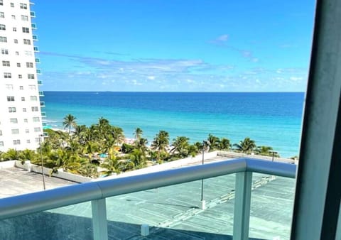 The Tides on Miami Hollywood Ocean View Apartments 1B Condominio in Hollywood Beach