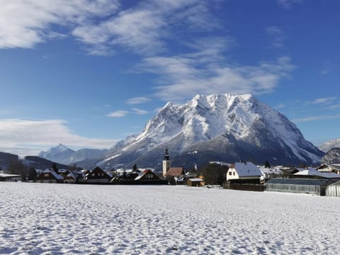 Neighbourhood, Natural landscape, Winter, Hiking, Mountain view