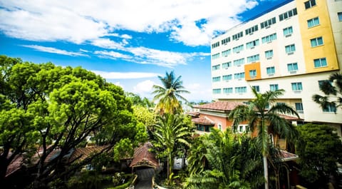 Property building, Nearby landmark, Neighbourhood, Bird's eye view