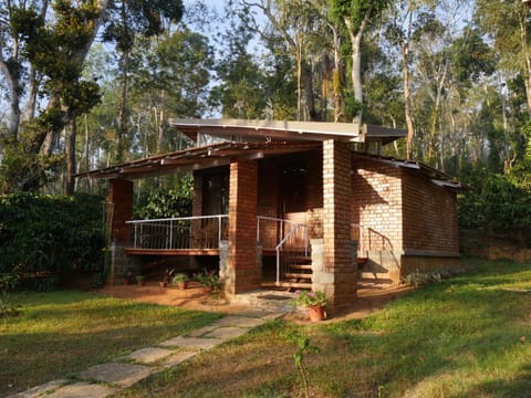 Estate Stay - Riverside Coffee Casa in Kerala