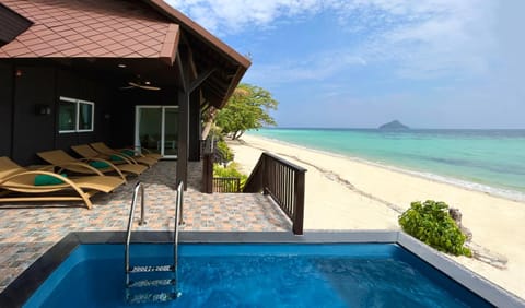 View (from property/room), Living room, Beach, Swimming pool