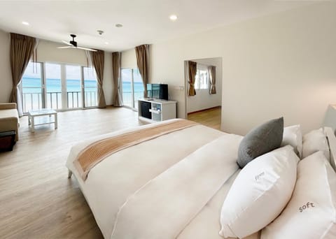 Bed, Bedroom, Sea view