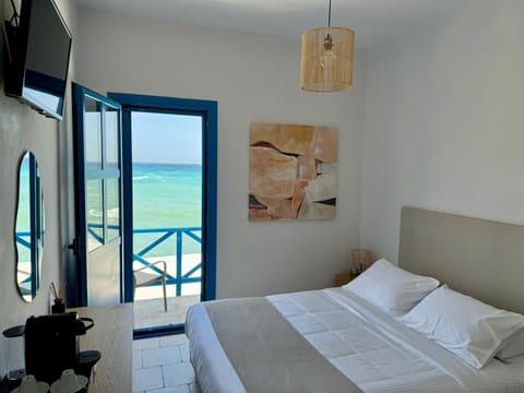 Bed, TV and multimedia, View (from property/room), Bedroom, Sea view