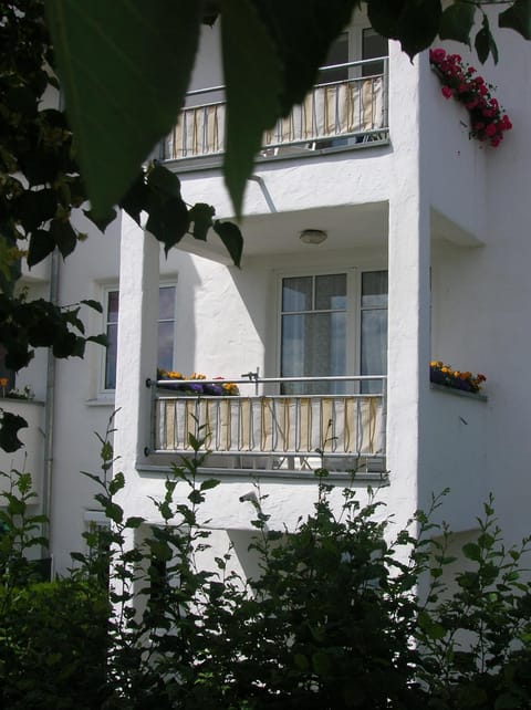 Property building, Balcony/Terrace, Garden view