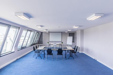 Meeting/conference room