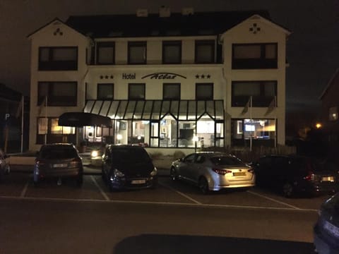 Facade/entrance, Night