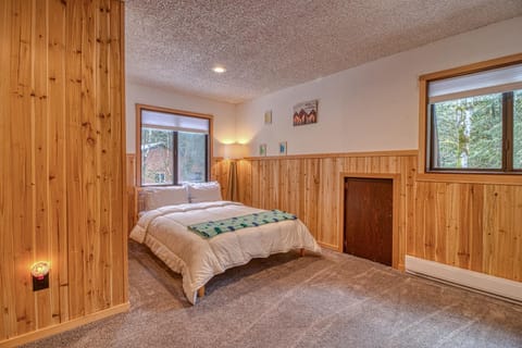 Sandy River Reverie House in Clackamas County