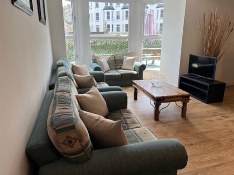 Beautiful Apartment,no 1, With Parking Copropriété in Ilfracombe