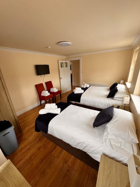 Bed, TV and multimedia, Bedroom