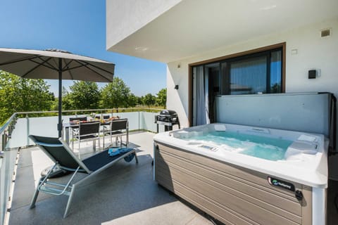 Property building, Balcony/Terrace, Swimming pool