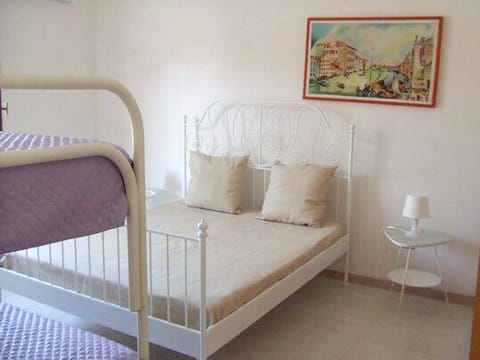 One bedroom house at Mazara del Vallo 10 m away from the beach with sea view and enclosed garden Casa in Mazara del Vallo