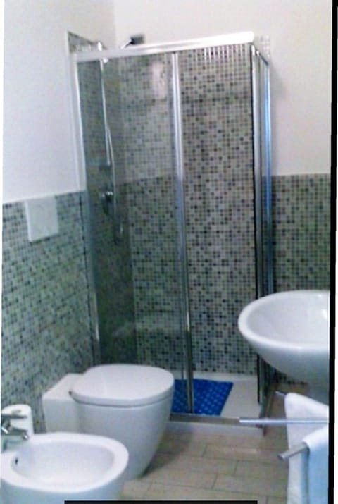 Shower, Toilet