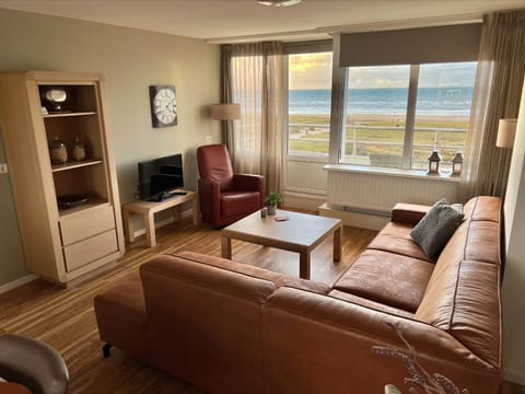 TV and multimedia, Living room, Seating area, Sea view