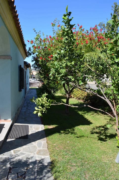 ISS Travel, La Padula - apartments with private veranda and parking Eigentumswohnung in San Teodoro