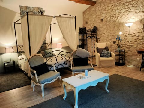 Le Mas d'Hermès Bed and Breakfast in Cavaillon