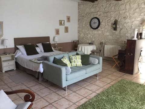 Le Mas d'Hermès Bed and Breakfast in Cavaillon