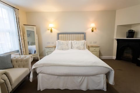 The Old Fourpenny Hotel Bed and Breakfast in Warwick