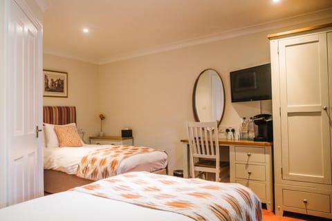 The Old Fourpenny Hotel Bed and breakfast in Warwick