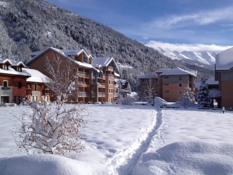 Property building, Neighbourhood, Winter