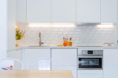 Kitchen or kitchenette, Dining area