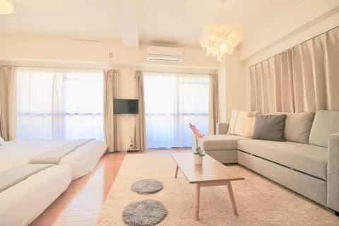 Earls Court - Capacious & Relaxing just 4 blocks to Peace Park Condo in Hiroshima