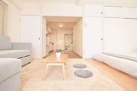 Earls Court - Capacious & Relaxing just 4 blocks to Peace Park Condo in Hiroshima