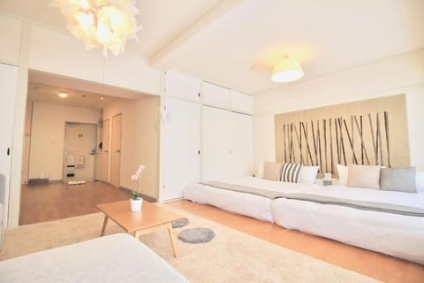 Earls Court - Capacious & Relaxing just 4 blocks to Peace Park Apartment in Hiroshima