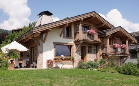 Chambres d'Hôtes Chalet Eternel Mont-Blanc Bed and Breakfast in Combloux