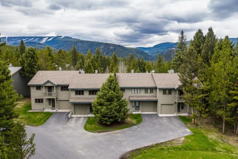 Hidden Village 724 Apartment in Big Sky