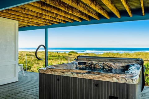 Expansive Views Family Oceanfront Beach Home House in Westport