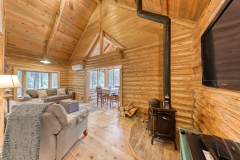 Whittier Cabin House in Three Rivers
