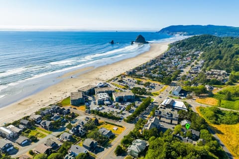 Cozy Cannon Beach Condo Apartment in Tolovana Park