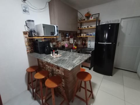 Kitchen or kitchenette, Dining area, locker, oven, stove