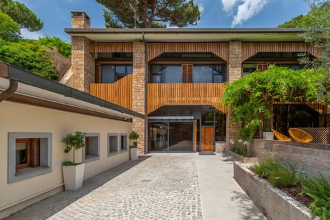 Property building, Facade/entrance