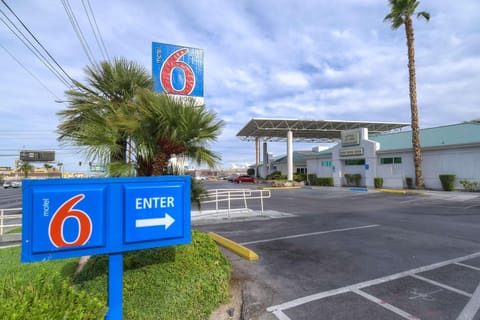 Motel 6-Las Vegas, NV - Tropicana Hotel in Las Vegas Strip