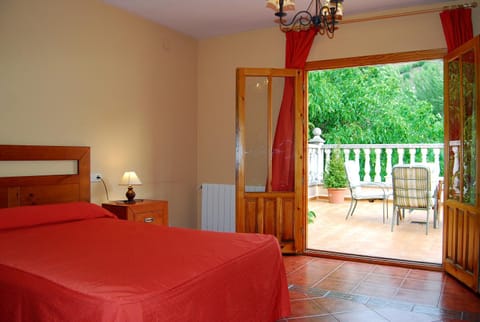 Bed, Balcony/Terrace, Photo of the whole room, Bedroom